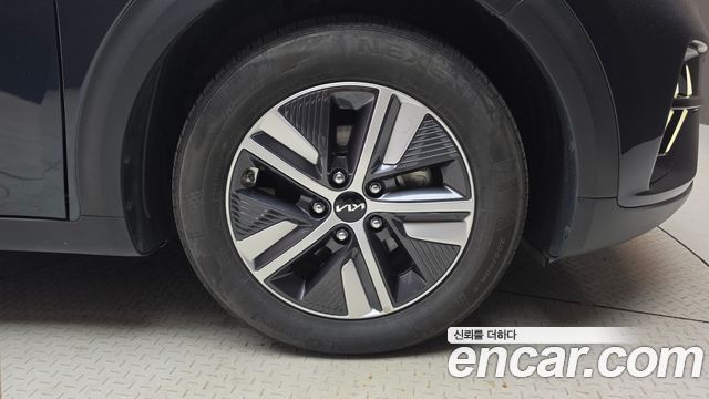 Kia Niro 1.6 HEV Noblesse 2022 — фото 21