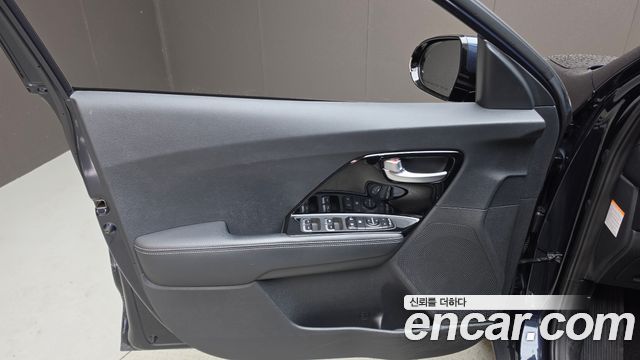 Kia Niro 1.6 HEV Noblesse 2022 — фото 24