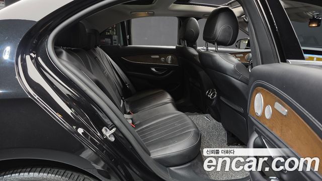 Mercedes-Benz E-Class (W213) E300 4MATIC Exclusive 2019 — фото 12