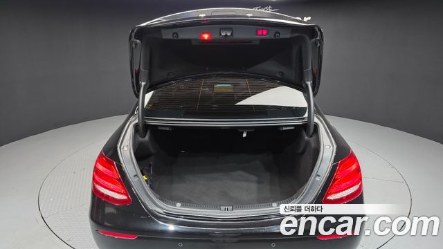Mercedes-Benz E-Class (W213) E300 4MATIC Exclusive 2019 — фото 20