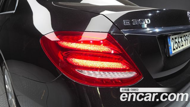 Mercedes-Benz E-Class (W213) E300 4MATIC Exclusive 2019 — фото 23