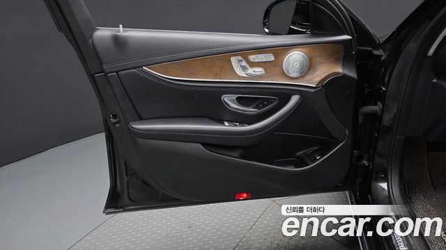 Mercedes-Benz E-Class (W213) E300 4MATIC Exclusive 2019 — фото 24