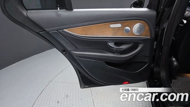 Mercedes-Benz E-Class (W213) E300 4MATIC Exclusive 2019 — фото 25