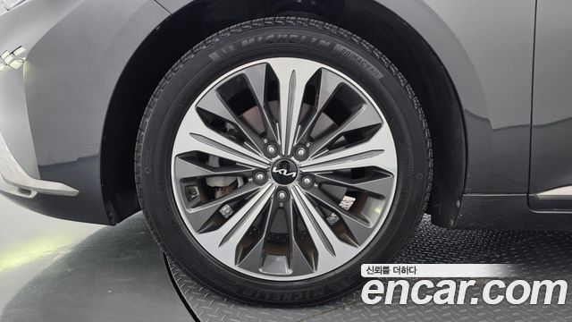 Kia K8 2.5 Gasoline 2WD Noblesse 2022 — фото 5