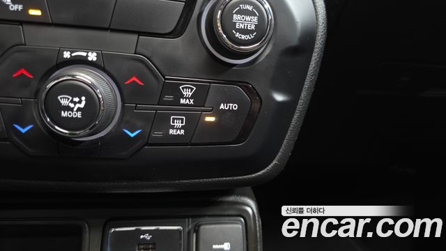 Jeep Renegade 1.6 Diesel Limited 2020 — фото 29