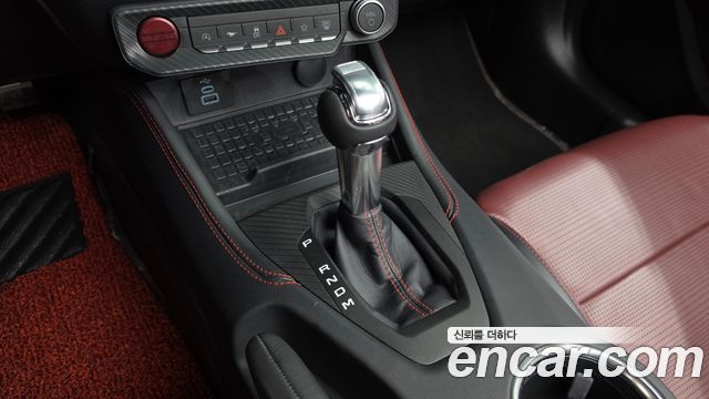 Ford Mustang (VII) 2.3 Ecoboost Premium Convertible 2024 — фото 9