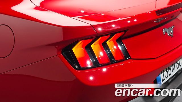 Ford Mustang (VII) 2.3 Ecoboost Premium Convertible 2024 — фото 23