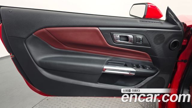 Ford Mustang (VII) 2.3 Ecoboost Premium Convertible 2024 — фото 24