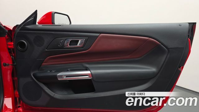 Ford Mustang (VII) 2.3 Ecoboost Premium Convertible 2024 — фото 25