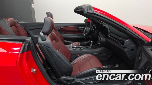 Ford Mustang (VII) 2.3 Ecoboost Premium Convertible 2024 — фото 26