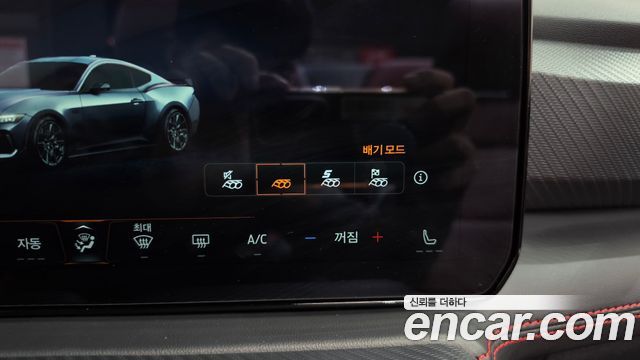 Ford Mustang (VII) 2.3 Ecoboost Premium Convertible 2024 — фото 32