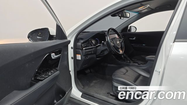 Kia Niro 1.6 HEV Prestige 2021 — фото 10