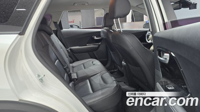 Kia Niro 1.6 HEV Prestige 2021 — фото 11