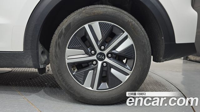Kia Niro 1.6 HEV Prestige 2021 — фото 21
