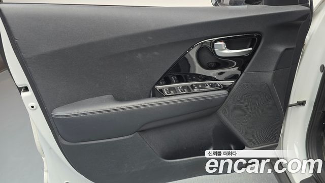 Kia Niro 1.6 HEV Prestige 2021 — фото 24