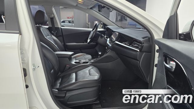 Kia Niro 1.6 HEV Prestige 2021 — фото 26