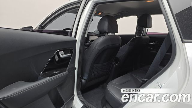 Kia Niro 1.6 HEV Prestige 2021 — фото 29