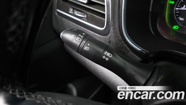 Renault Korea QM6 Diesel 2WD RE Signature 2017 — фото 28