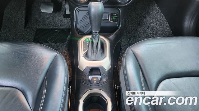 Jeep Renegade 2.4 Longitude High 2017 — фото 8