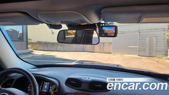 Jeep Renegade 2.4 Longitude High 2017 — фото 9