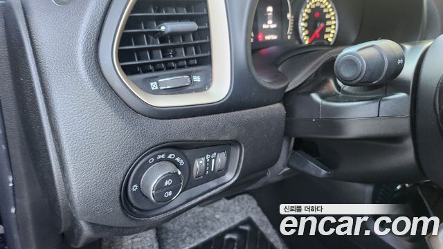 Jeep Renegade 2.4 Longitude High 2017 — фото 15