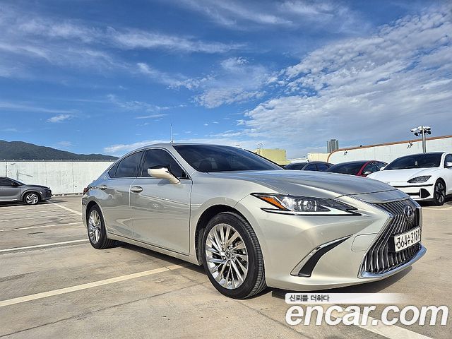 Lexus ES300h (VII) Luxury Plus 2019 — фото 2