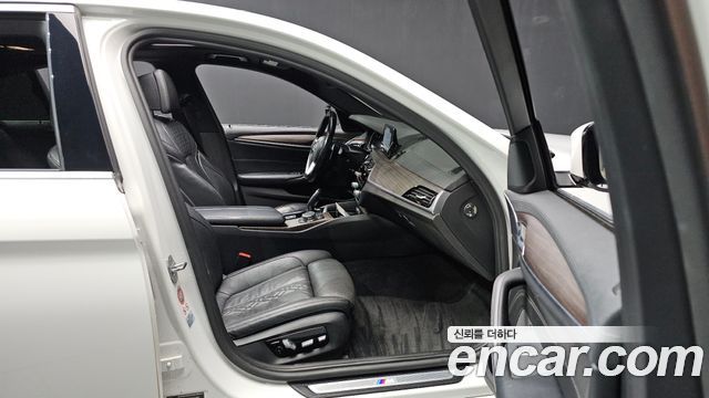 BMW 5 Series (G30) 530i xDrive M Sport Package Plus 2018 — фото 17