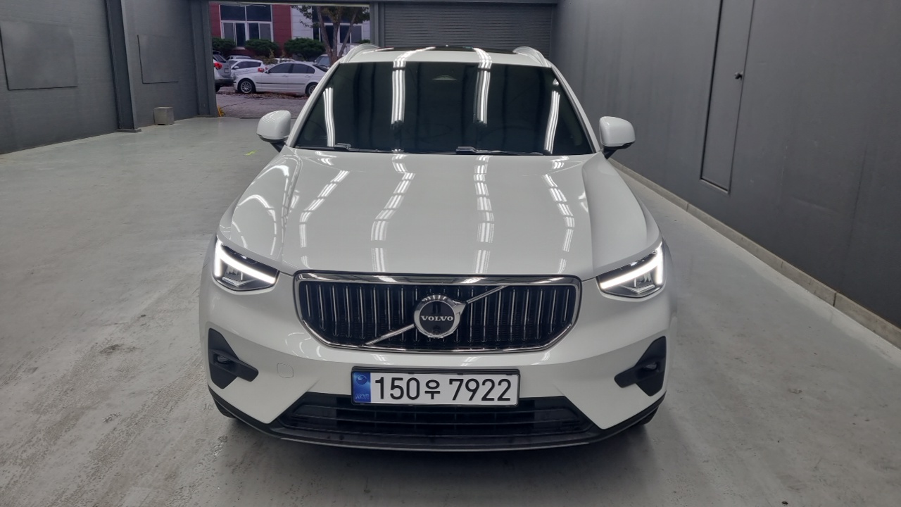 Volvo XC40 B4 Ultimate Bright 2023 — фото 3