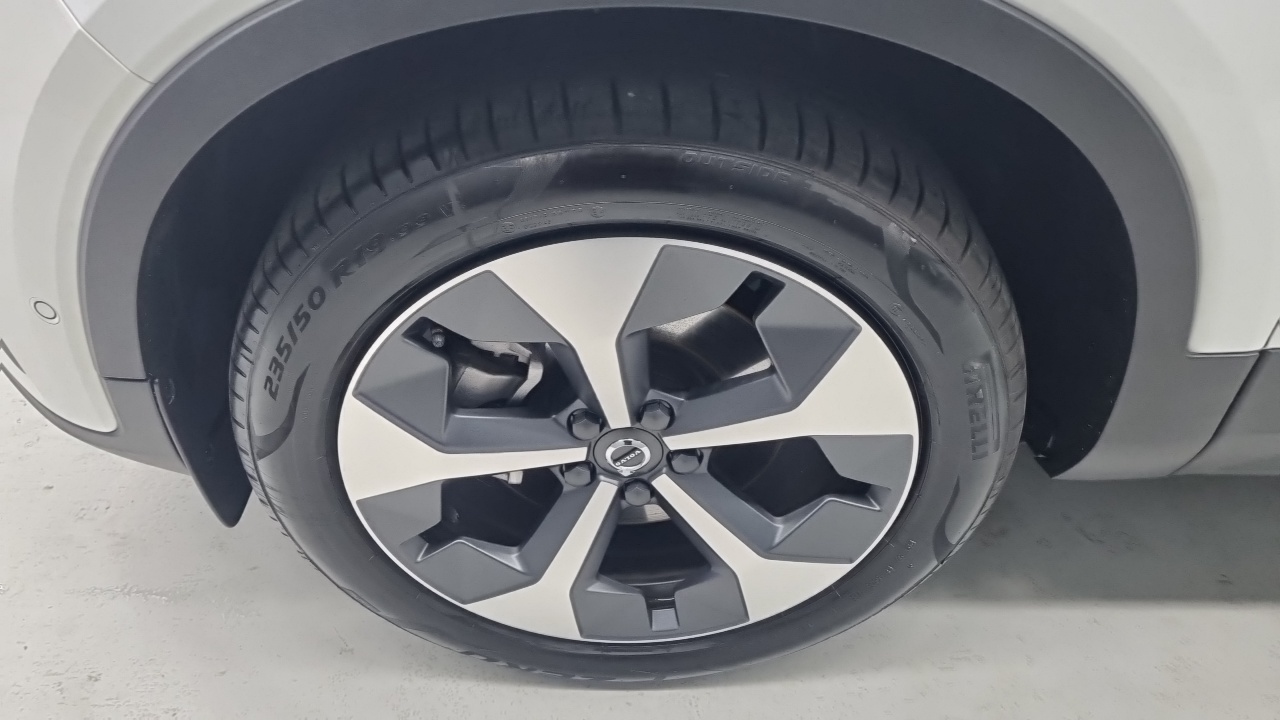 Volvo XC40 B4 Ultimate Bright 2023 — фото 5