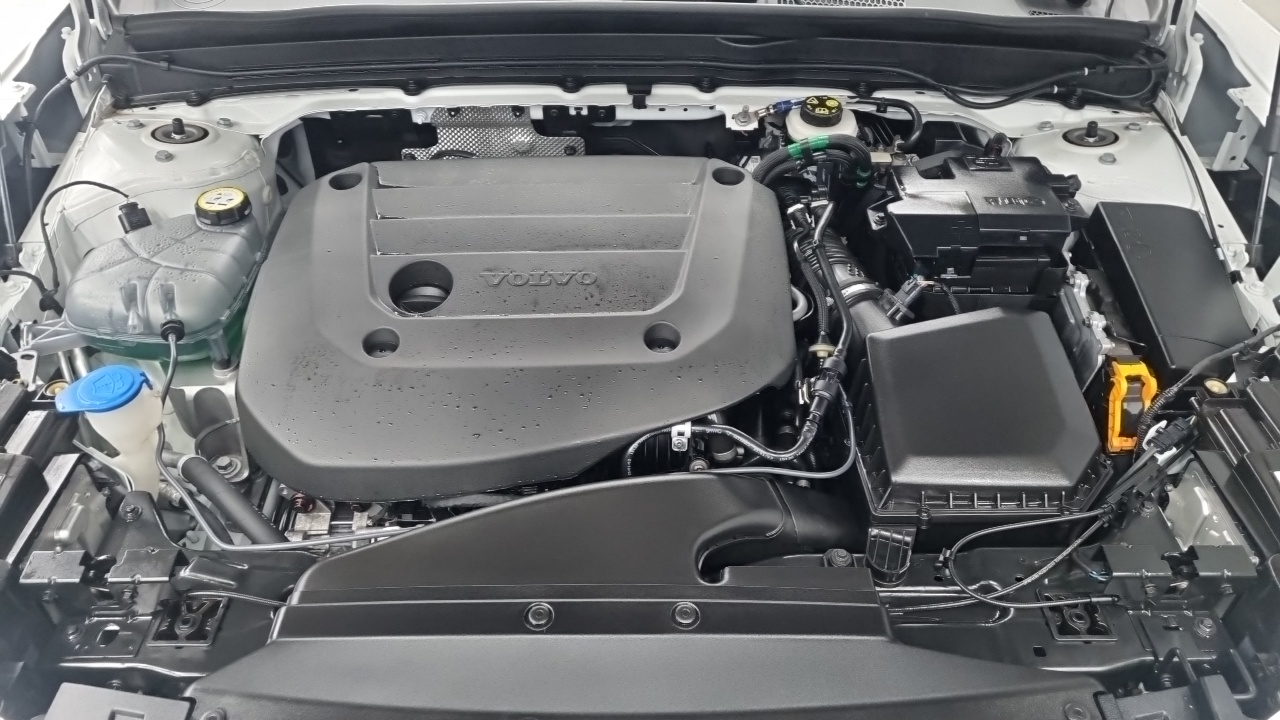 Volvo XC40 B4 Ultimate Bright 2023 — фото 6
