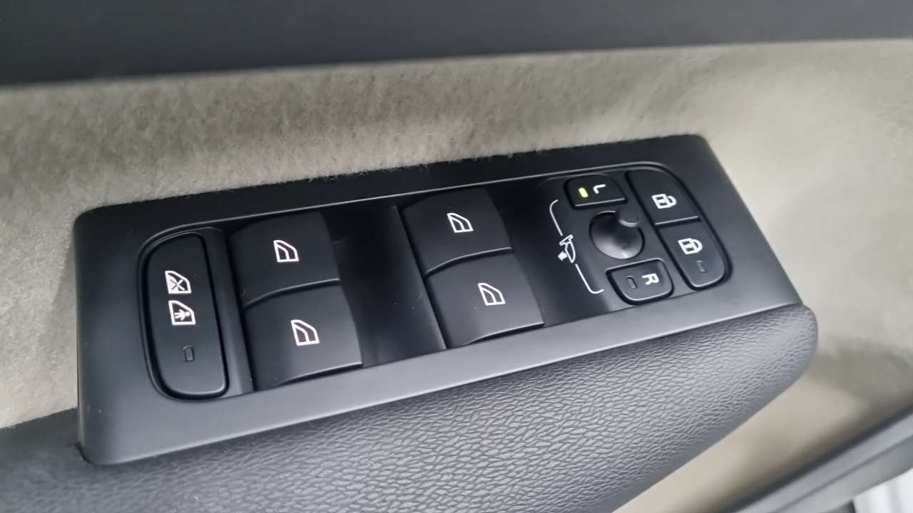 Volvo XC40 B4 Ultimate Bright 2023 — фото 21