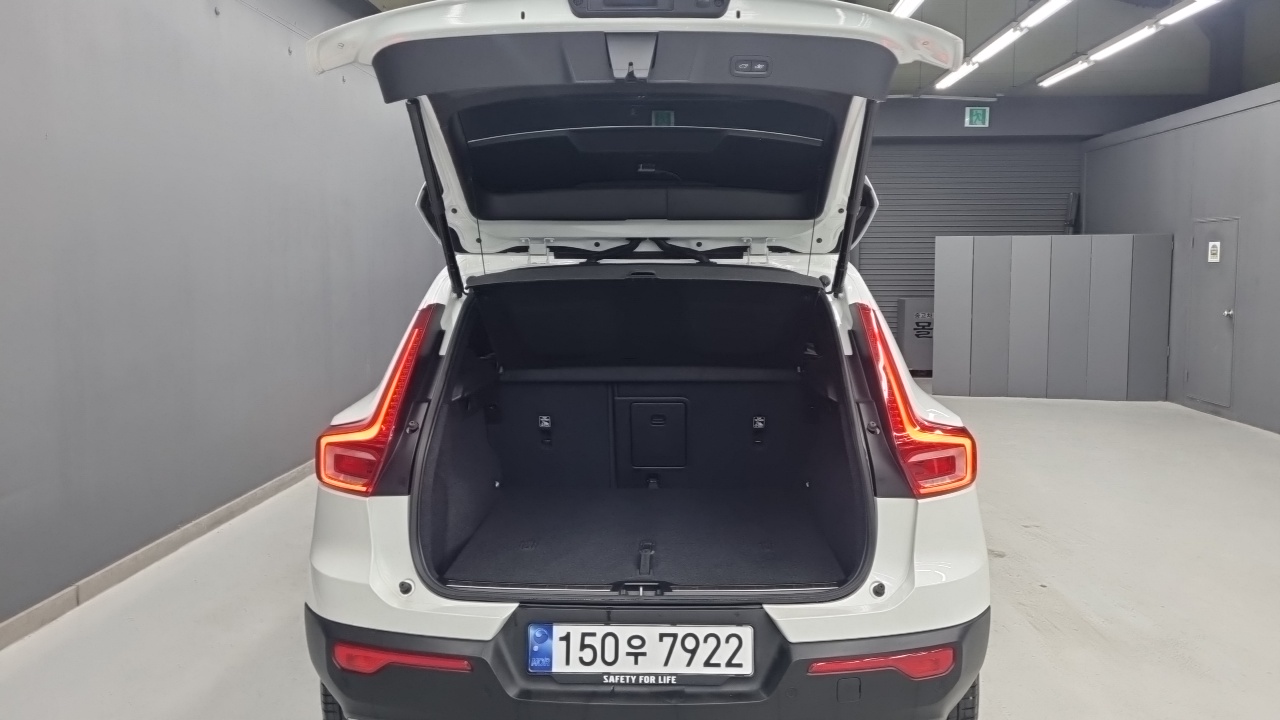 Volvo XC40 B4 Ultimate Bright 2023 — фото 22