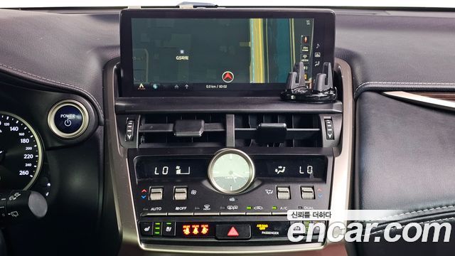 Lexus NX300h Executive 2019 — фото 14