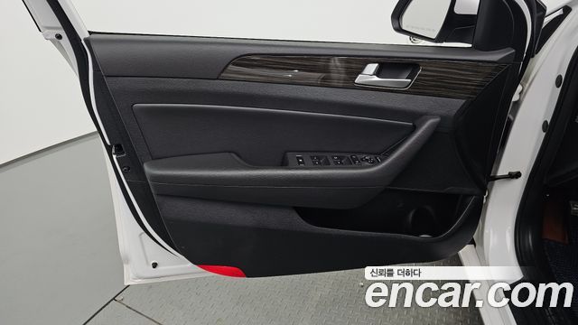 Hyundai Sonata (LF) 2.0 Smart 2015 — фото 24