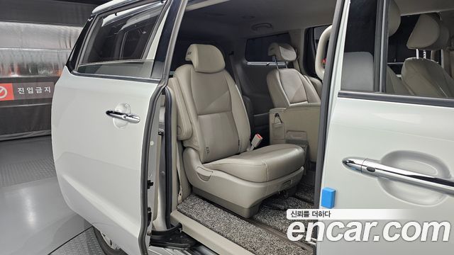 Kia Carnival Gasoline 11-Seater Prestige 2020 — фото 12