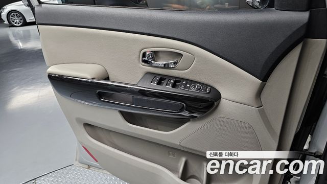 Kia Carnival Gasoline 11-Seater Prestige 2020 — фото 24