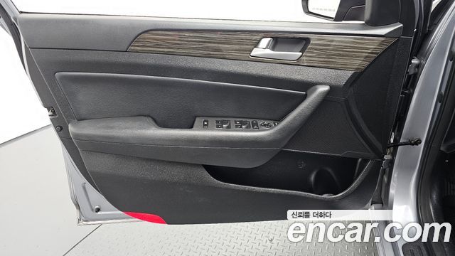 Hyundai Sonata (LF) 2.0 Smart 2015 — фото 24