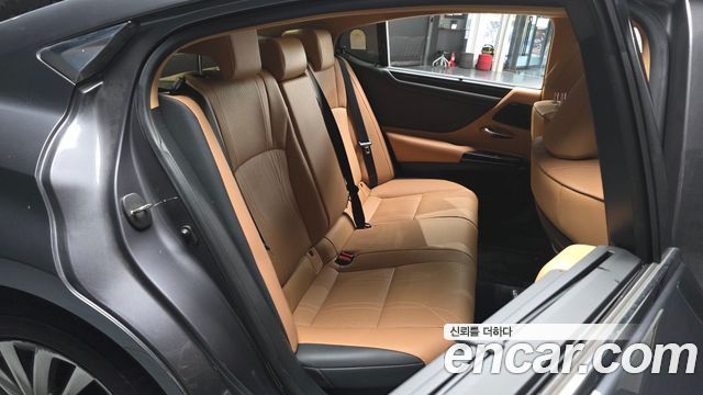 Lexus ES300h (VII) Executive 2025 — фото 12