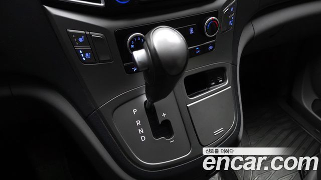 Hyundai Grand Starex Van 5-Seater Modern 2019 — фото 9