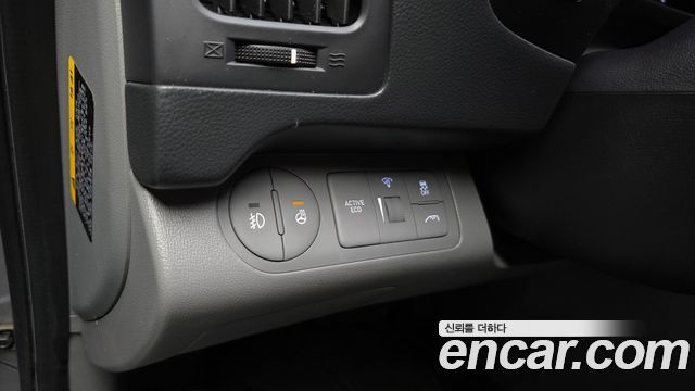 Hyundai Grand Starex Van 5-Seater Modern 2019 — фото 18