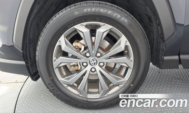 Toyota RAV4 (V) 2.5 4WD PHEV XSE 2025 — фото 5