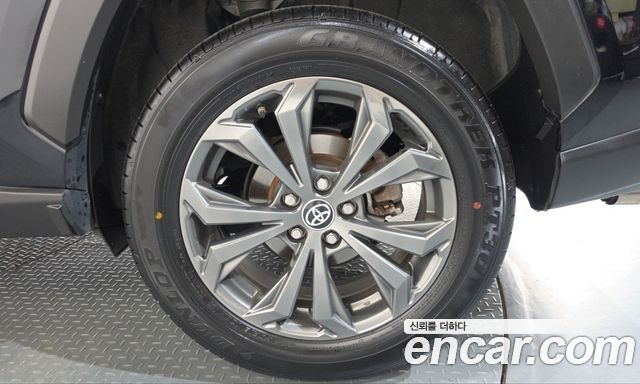 Toyota RAV4 (V) 2.5 4WD PHEV XSE 2025 — фото 21