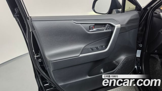 Toyota RAV4 (V) 2.5 4WD PHEV XSE 2025 — фото 24