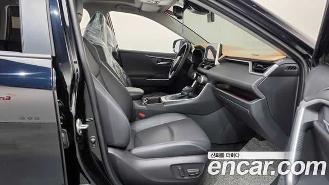 Toyota RAV4 (V) 2.5 4WD PHEV XSE 2025 — фото 26