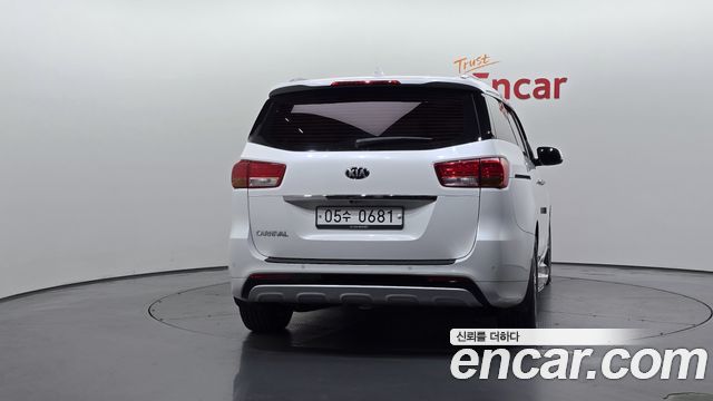 Kia Carnival 9-seater Prestige 2017 — фото 4