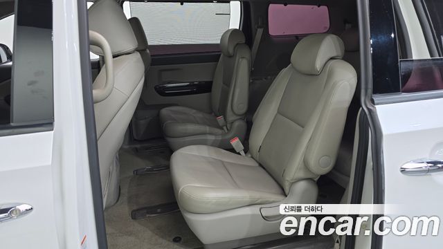 Kia Carnival 9-seater Prestige 2017 — фото 11
