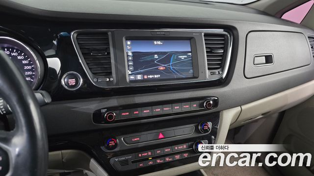 Kia Carnival 9-seater Prestige 2017 — фото 12