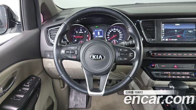 Kia Carnival 9-seater Prestige 2017 — фото 13