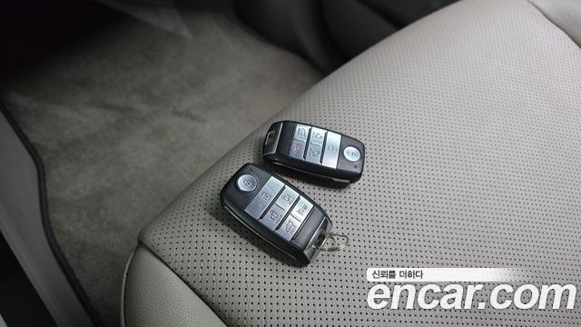 Kia Carnival 9-seater Prestige 2017 — фото 16
