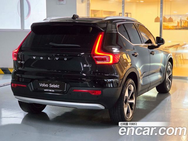 Volvo XC40 B4 Ultra Bright 2025 — фото 2